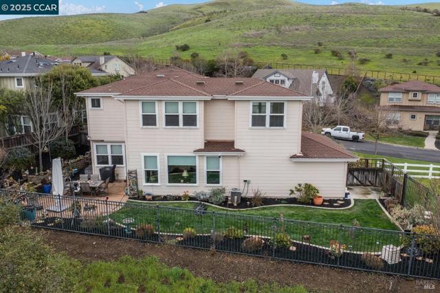 2365 Lansdowne Pl, Vallejo CA: https://media.crmls.org/mediaz/18a2638e-396e-47be-9829-13e198db80c1.jpg