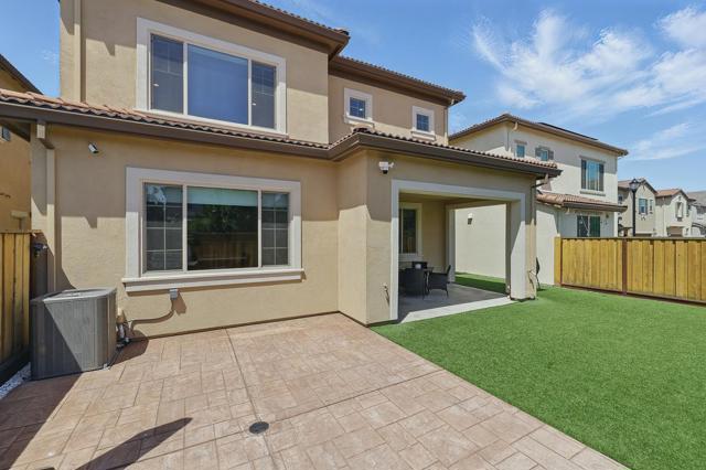 410 E Redberry Place, Mountain House CA: https://media.crmls.org/mediaz/18a2943a-5634-46ca-931a-e3d38984f727.jpg