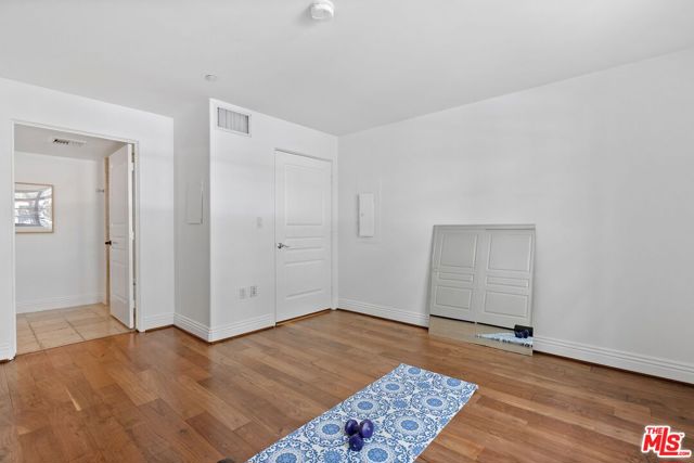 10795 Wilshire Boulevard, Los Angeles CA: https://media.crmls.org/mediaz/18a2fdc8-0979-4791-8e5e-2fe7a69436f4.jpg