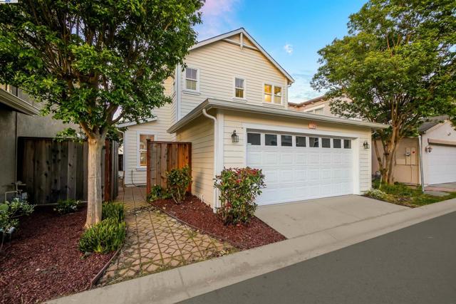 1165 Cottage Ln, Hercules CA: https://media.crmls.org/mediaz/18a30239-0a9e-40ac-ab0b-18dea4e535dd.jpg