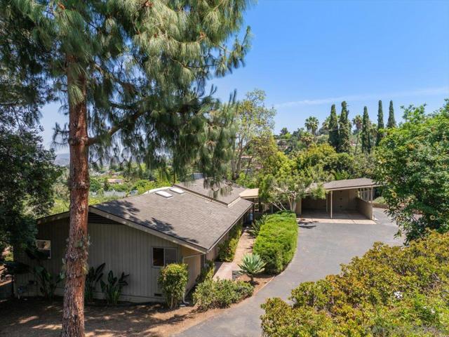 1421 Rincon Rd, Escondido CA: https://media.crmls.org/mediaz/18a3a434-beab-42e8-9722-63f27e670302.jpg