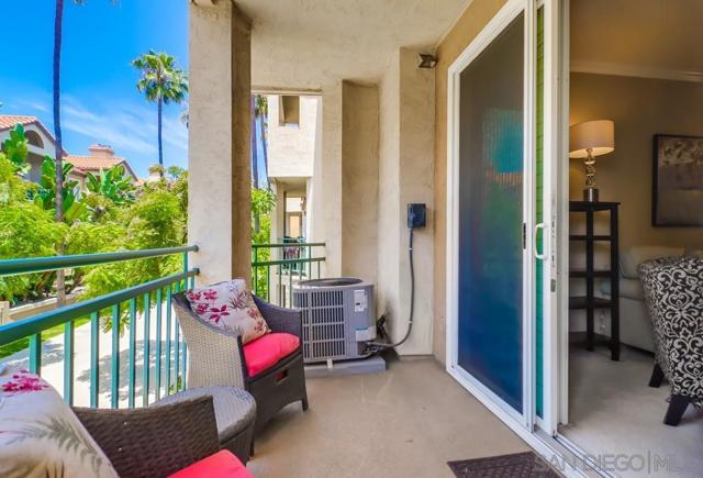 2020 Camino De La Reina, San Diego CA: https://media.crmls.org/mediaz/18a3ab5b-11b4-47d2-9431-904294c98d5f.jpg