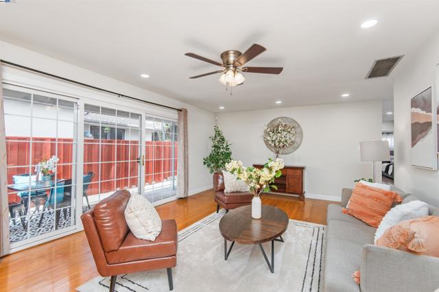 Image 11 of 36 For 16560 Russell Ct