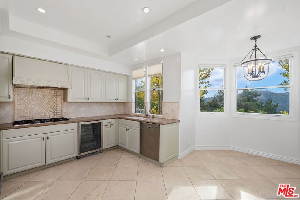 MLS #25618077 image #24