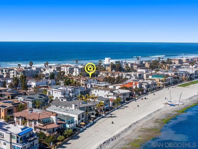 814 Kingston Ct, San Diego CA: https://media.crmls.org/mediaz/18a54f22-f825-443f-b5ba-026b98a5cceb.jpg