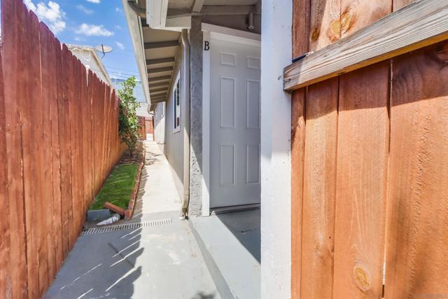 3082 Island Ave, San Diego CA: https://media.crmls.org/mediaz/18a57541-c790-4962-ae96-c20322e118b4.jpg