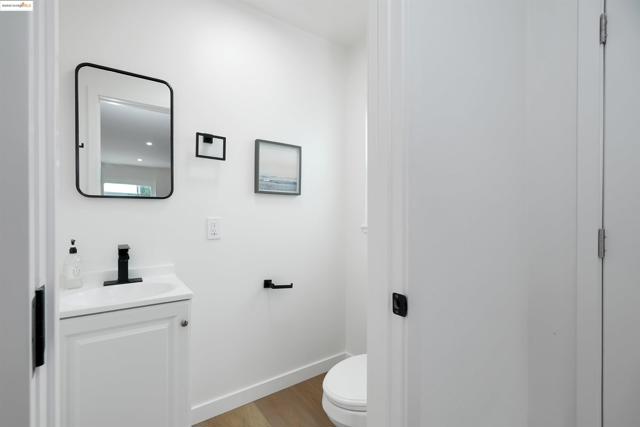 4847 Dunkirk Ave, Oakland CA: https://media.crmls.org/mediaz/18a59354-1a0a-4d7b-98a2-997b16ef53a1.jpg