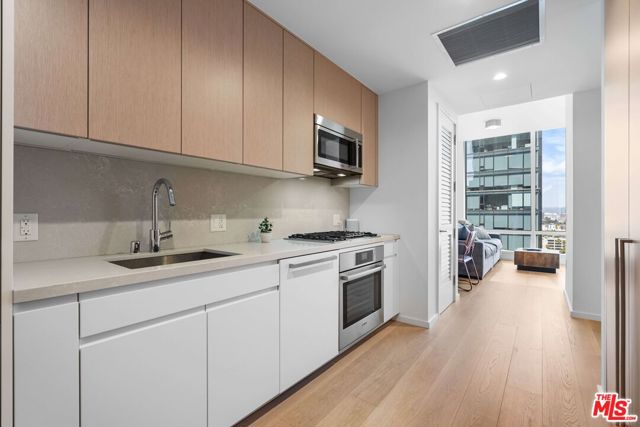 877 Francisco Street, Los Angeles CA: https://media.crmls.org/mediaz/18a5f7ab-4b1b-43e6-bf73-f376164c09ae.jpg