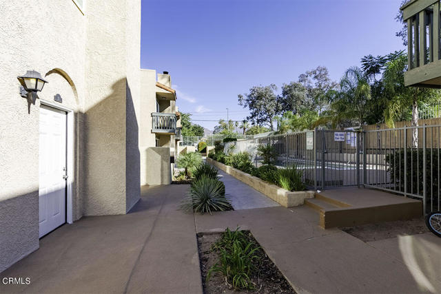 Detail Gallery Image 1 of 1 For 10260 Plainview Ave #21,  Tujunga,  CA 91042 - 3 Beds | 2/1 Baths
