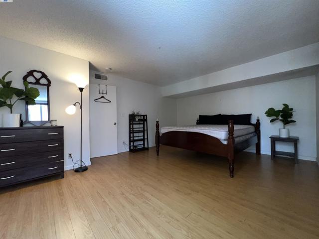 2121 Vale Rd, San Pablo CA: https://media.crmls.org/mediaz/18a6b947-7616-4238-95cf-36c38b146779.jpg