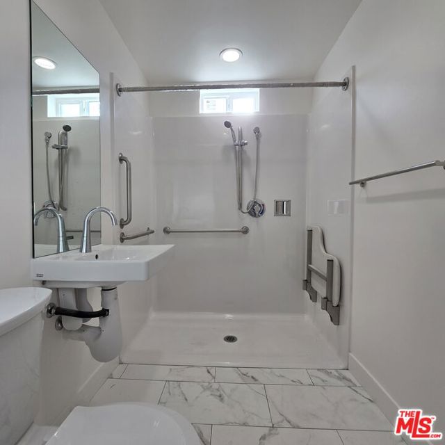10829 Peach Grove Street, 3 photo 7