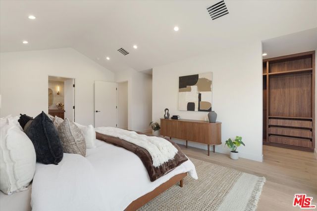13949 Cumpston Street, Sherman Oaks CA: https://media.crmls.org/mediaz/18a7026d-0e4d-407a-983b-eb087595fbb1.jpg