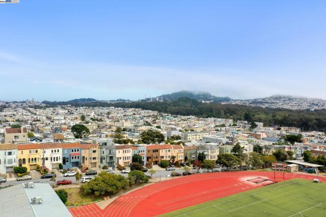 658 30Th Ave, San Francisco CA: https://media.crmls.org/mediaz/18a73c96-ed20-48c6-ab44-ec7b80c7751b.jpg