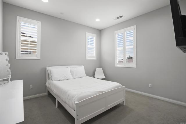 48 Clearwood Street, Fillmore CA: https://media.crmls.org/mediaz/18a79a5f-d9fc-44cc-98f8-98bb6e43edbf.jpg