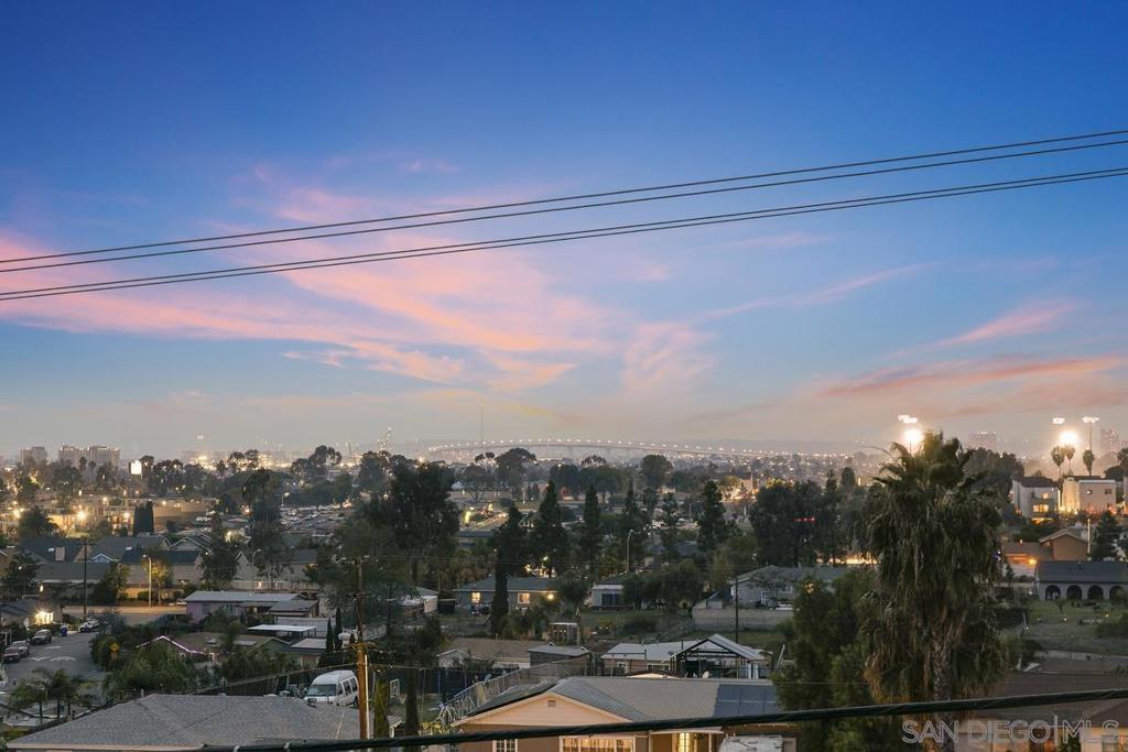 https://media.crmls.org/mediaz/18a79c41-f0a6-49a3-8719-6540a168aeeb.jpg?preset=X-Large