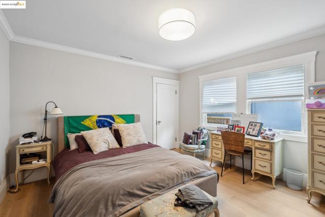 946 Alma Pl, Oakland CA: https://media.crmls.org/mediaz/18a7cce1-519f-41e2-934e-71098be818f4.jpg