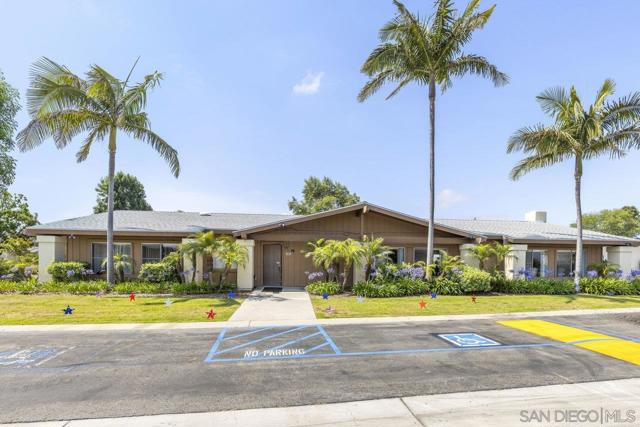 4469 Albatross Way, Oceanside CA: https://media.crmls.org/mediaz/18a7fa7c-d69d-417f-a0f6-81df522d0573.jpg
