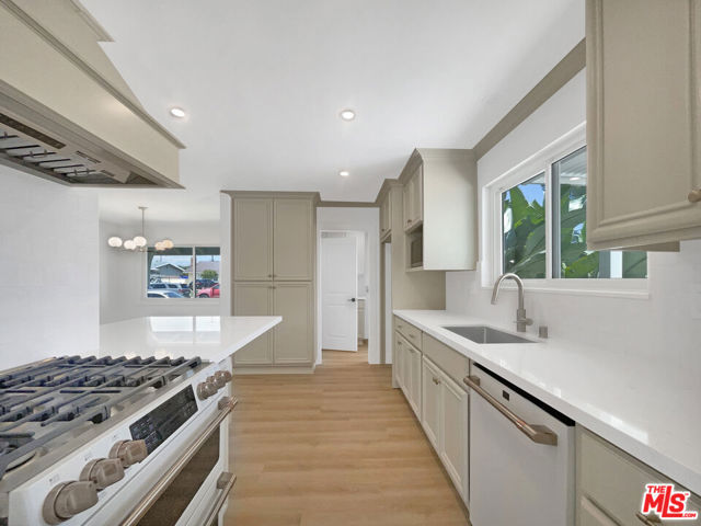 10011 Odessa Avenue, North Hills CA: https://media.crmls.org/mediaz/18a8cbaa-3259-416e-b105-64c840e7418e.jpg