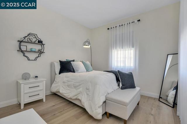 1746 Veneto Ln, Brentwood CA: https://media.crmls.org/mediaz/18a9b271-30aa-4f20-9131-08504d7dfee9.jpg