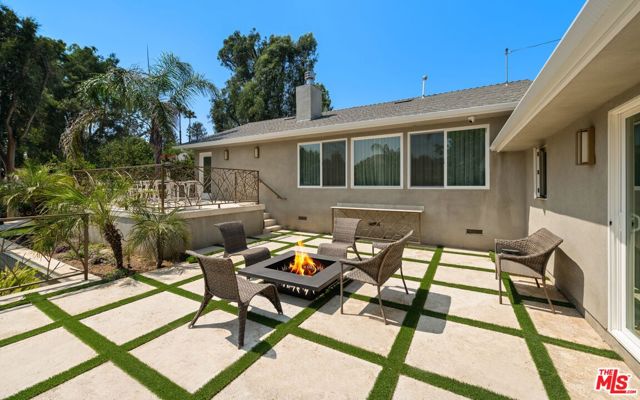 10555 Art Street, Sunland CA: https://media.crmls.org/mediaz/18a9f63d-33a3-474a-ba64-cefc124d228e.jpg