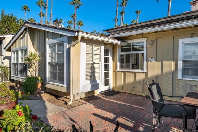 6176 El Tordo, Rancho Santa Fe CA: https://media.crmls.org/mediaz/18aa40b2-4a1b-4909-a7ba-74087435fc1f.jpg