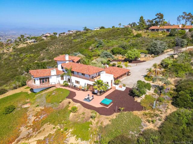 859 Cocos Dr, San Marcos CA: https://media.crmls.org/mediaz/18aac7f6-fdc7-42bd-bfa6-c5d0ec97aace.jpg