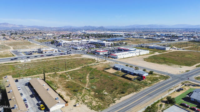 16670 Sequoia Street, Hesperia CA: https://media.crmls.org/mediaz/18ab0358-a4cd-4a2f-aa87-d160d594e48a.jpg