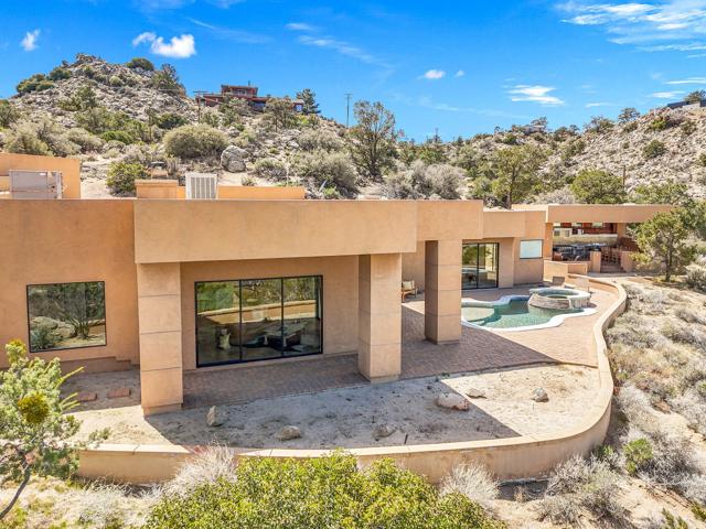 61474 Hanging Rock Lane, Mountain Center CA: https://media.crmls.org/mediaz/18ab16c3-c5a8-4457-ab1e-e6ac5e511139.jpg