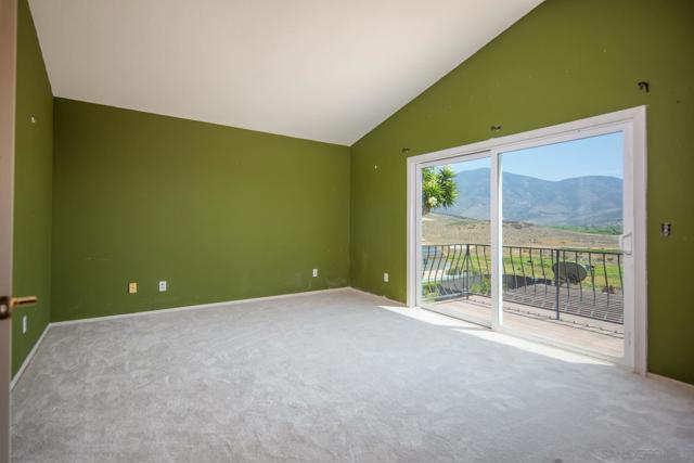 10145 Diamond Head Ct, Spring Valley CA: https://media.crmls.org/mediaz/18ab626b-4190-487e-8607-1f01202f3d1b.jpg
