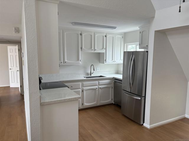 374 ORANGE AVE, Coronado CA: https://media.crmls.org/mediaz/18ab8819-cfe3-4d55-96d2-151b6c7cb9e1.jpg