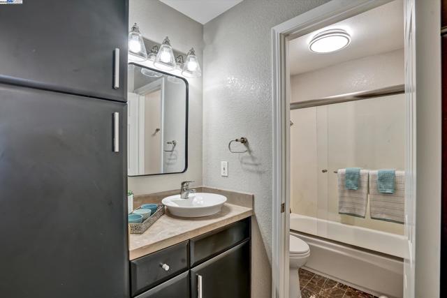 30 San Vicente Ct, Danville CA: https://media.crmls.org/mediaz/18abf430-174f-4541-8c06-ae4f27d52b46.jpg