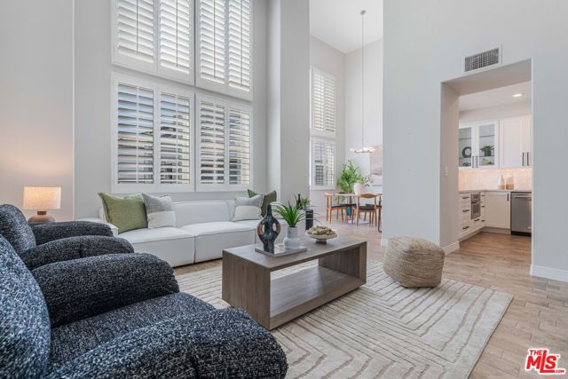7100 Playa Vista Drive, Playa Vista CA: https://media.crmls.org/mediaz/18ac3114-609a-4dce-9496-ea9f9f4a3770.jpg
