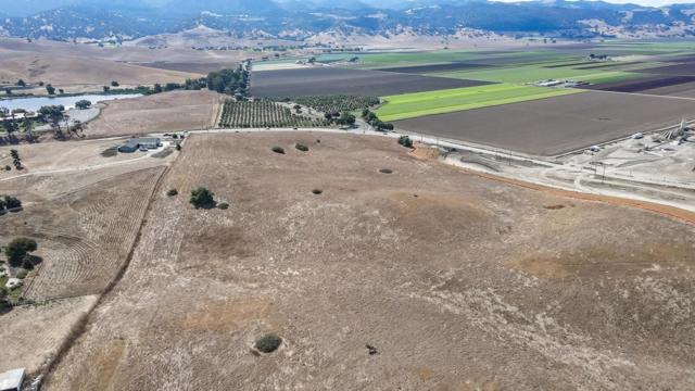 0 Union Road, Hollister CA: https://media.crmls.org/mediaz/18ac8b26-9229-4223-a043-e598d7fcca6e.jpg