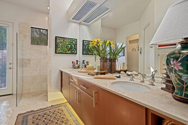 8 Ledgestone Lane, Rancho Mirage CA: https://media.crmls.org/mediaz/18acae1d-b7b8-4d57-b2df-d9de9bb73639.jpg