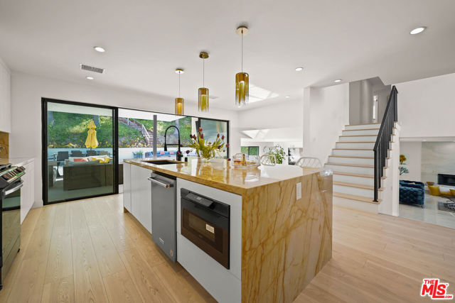 4729 Monarca Drive, Tarzana CA: https://media.crmls.org/mediaz/18ace8b3-bf1d-4dbc-92ac-0dbe7e0a6d0b.jpg