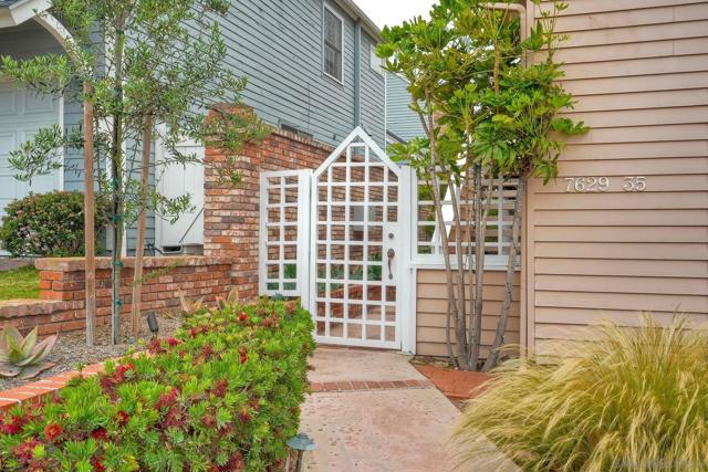 7635 Draper Avenue, La Jolla CA: https://media.crmls.org/mediaz/18ad42ce-e16a-4e98-9b5f-76a0b68e3147.jpg