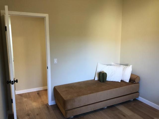 Detail Gallery Image 7 of 12 For 2861 Andover Ave, Carlsbad,  CA 92010 - 2 Beds | 2 Baths