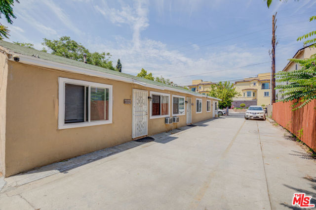 11334 Oxnard Street, North Hollywood CA: https://media.crmls.org/mediaz/18ad8bfc-0742-443c-b8d6-866b4341bd79.jpg