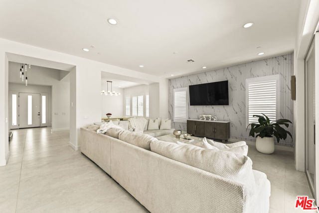 11767 Toyon Drive, Chatsworth CA: https://media.crmls.org/mediaz/18ad9613-3518-4e15-b345-b90f358ad99b.jpg