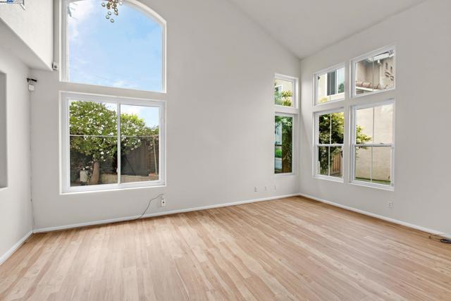 1205 Amber Court, San Leandro CA: https://media.crmls.org/mediaz/18ae112a-4e81-49fc-92f2-d76e912e408f.jpg