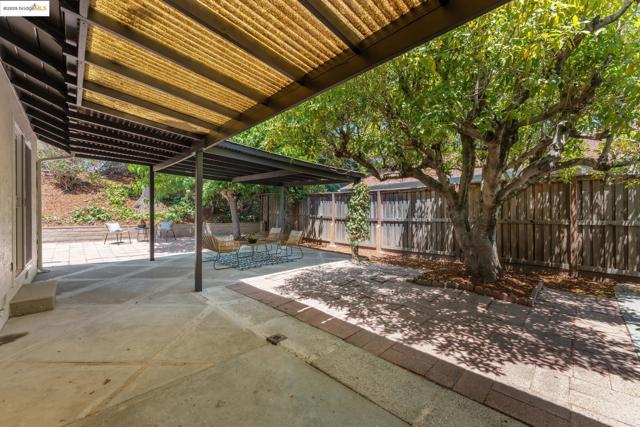 3129 Deseret Dr, Richmond CA: https://media.crmls.org/mediaz/18ae9042-47bd-41b3-8f1e-f137a54ceed6.jpg