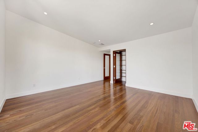 2336 Boone Avenue, Venice CA: https://media.crmls.org/mediaz/18af377a-8fb9-464c-9ef8-26281eb191da.jpg