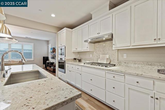 369 Parkfield Way, Oakley CA: https://media.crmls.org/mediaz/18af7c99-7f57-4601-8e50-12b6cf91463f.jpg