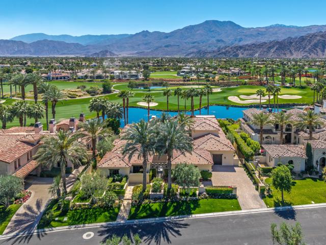 80675 Via Portofino, La Quinta CA: https://media.crmls.org/mediaz/18af7efe-84cc-4803-8c96-3b645143aa23.jpg