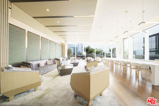 889 Francisco Street, Los Angeles CA: https://media.crmls.org/mediaz/18afc8f5-b621-4720-8847-b4c8e16279de.jpg