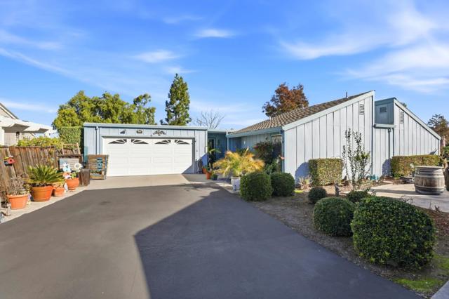 304 Ridgemark Drive, Hollister CA: https://media.crmls.org/mediaz/18b097b9-fc75-401f-ba01-8efdff1ffbf5.jpg