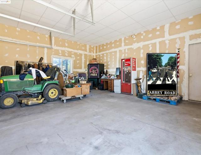 2325 Taylor Rd, Bethel Island CA: https://media.crmls.org/mediaz/18b0a1ed-317d-40d6-861d-fd59d3702980.jpg