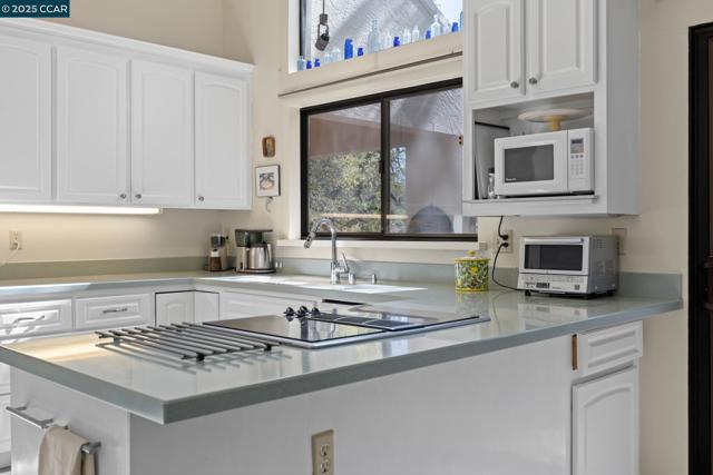 3800 Terra Granada Dr, Walnut Creek CA: https://media.crmls.org/mediaz/18b0cc28-4f9c-4f98-b69e-8d01ea3bc5a5.jpg