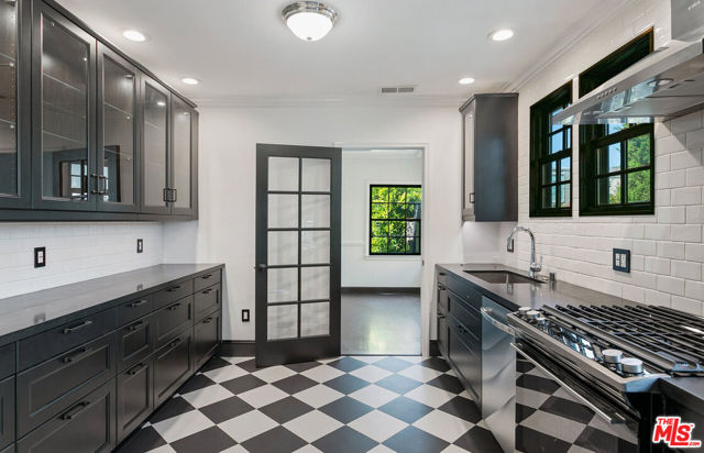 508 North San Vicente Boulevard photo 8