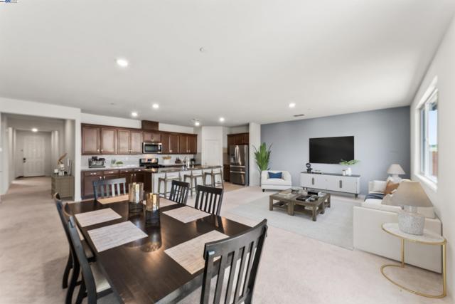 323 Sacramento St, Lathrop CA: https://media.crmls.org/mediaz/18b148dc-ed03-4083-97ab-f03b78dd8819.jpg